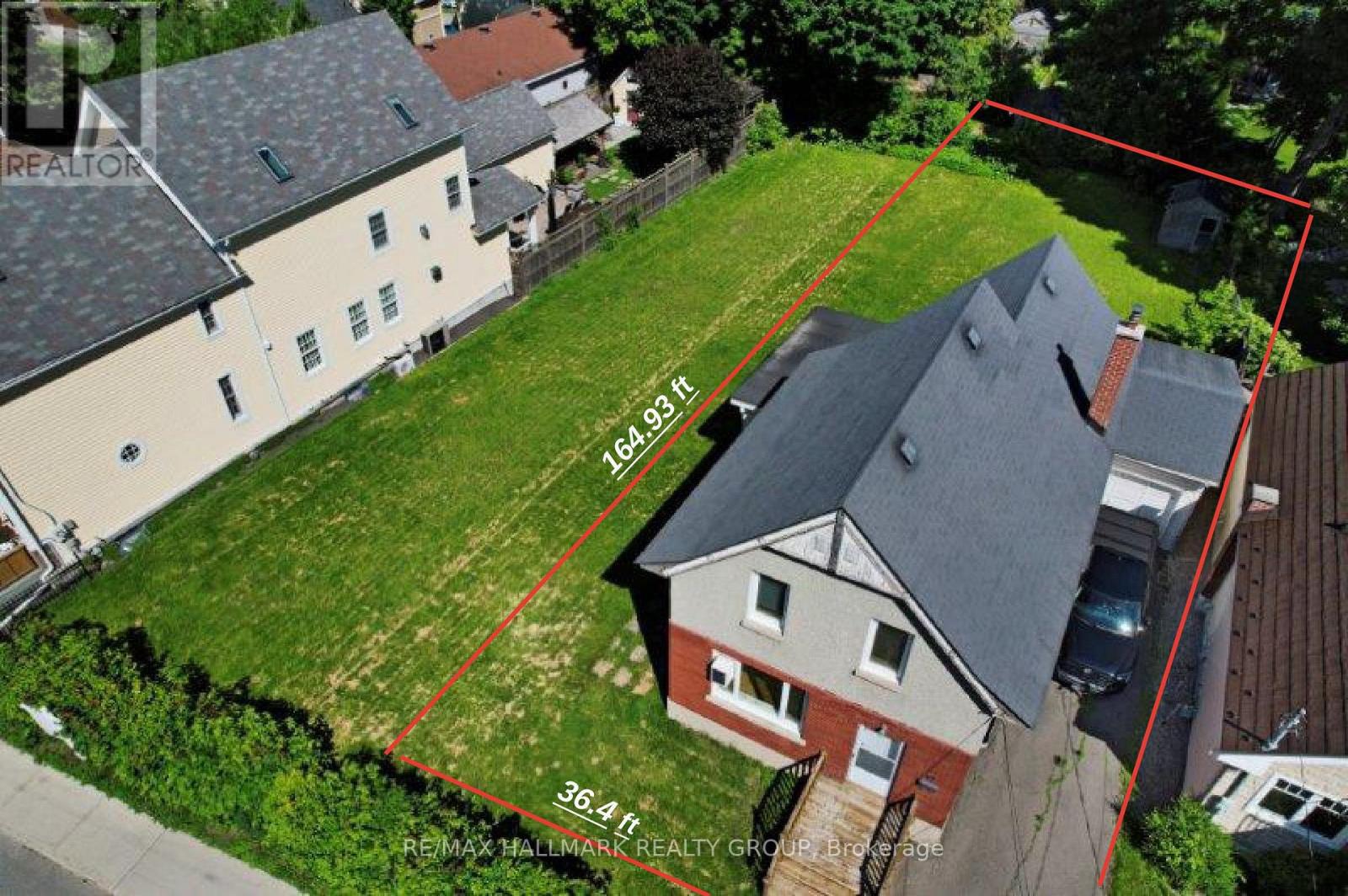 EAST SIDE - 67 SPRINGHURST AVENUE, Ottawa, Ontario