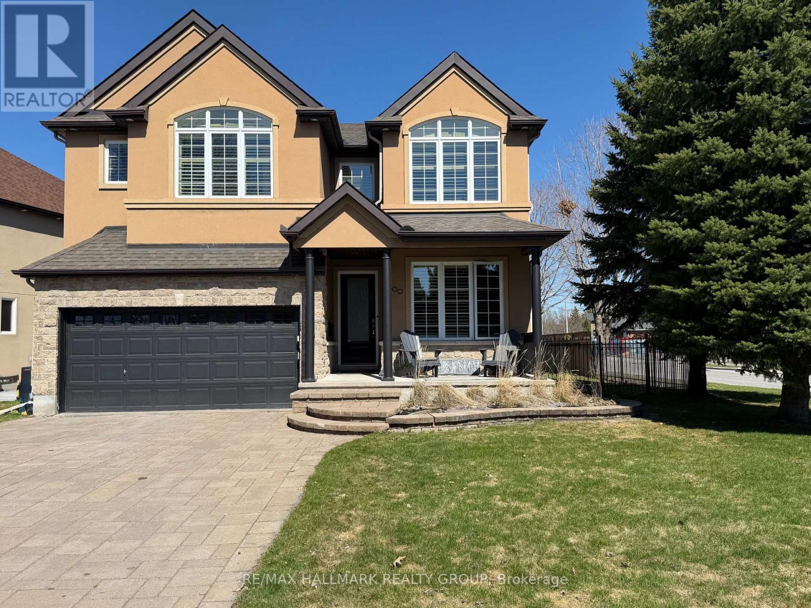 300 AMITA CRESCENT, Ottawa, Ontario
