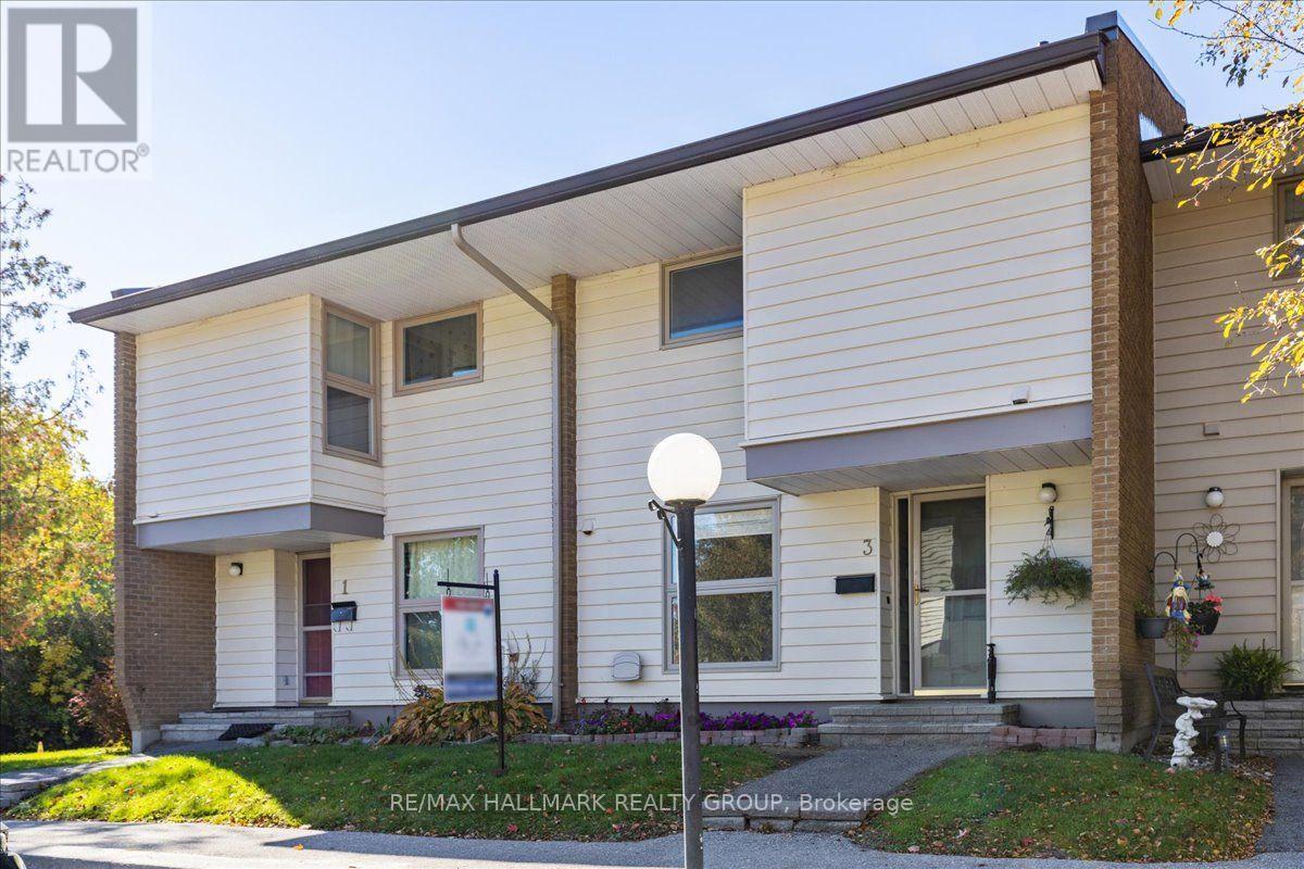 3 CARMICHAEL COURT, Ottawa, Ontario