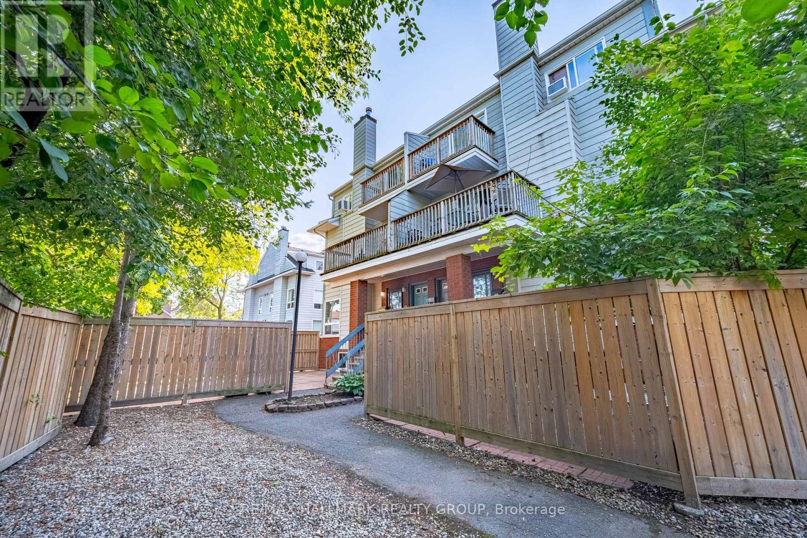 B - 20 HART AVENUE, ottawa, Ontario