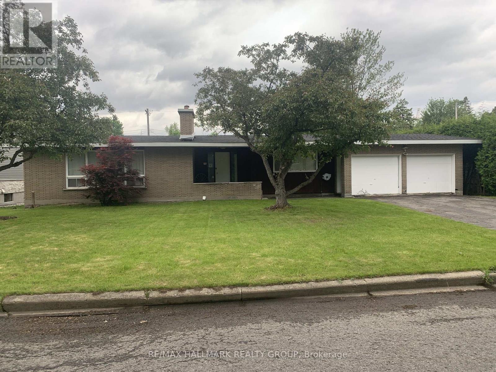 447 ROGER ROAD, ottawa, Ontario