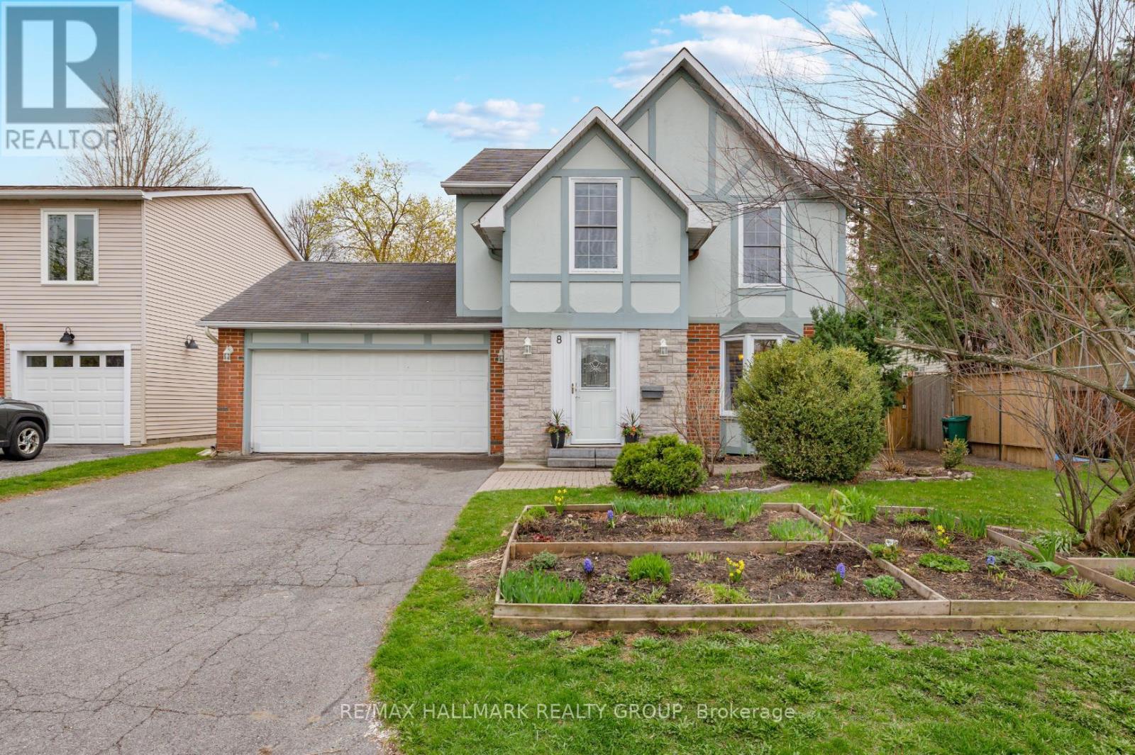 8 SCHARF LANE, ottawa, Ontario