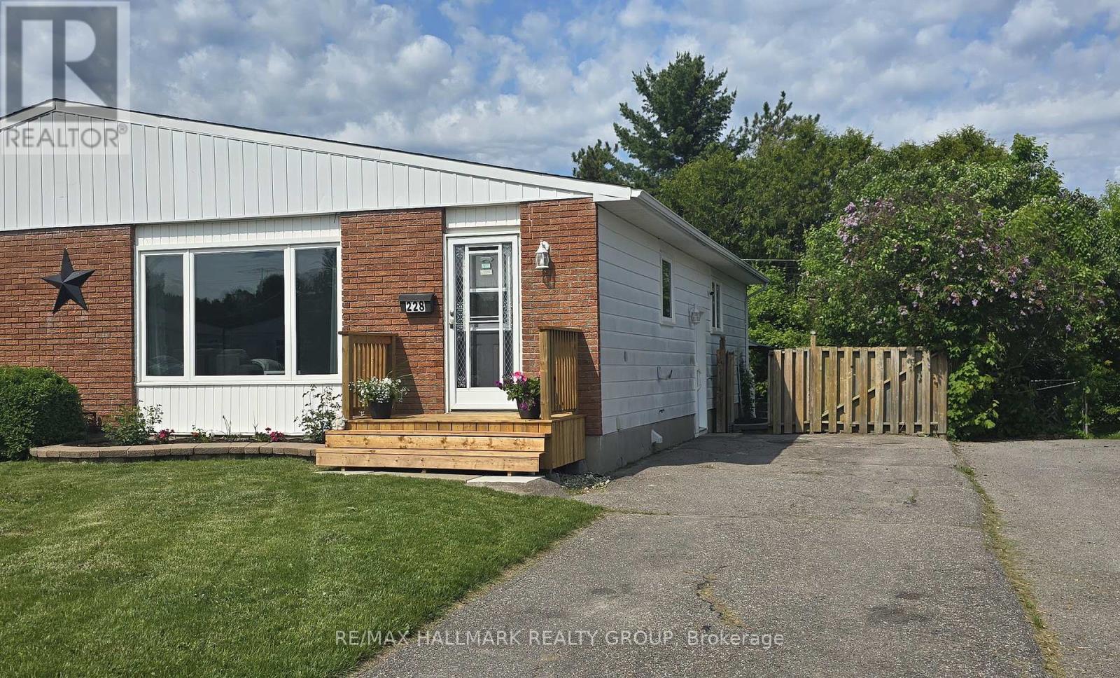228 AIRTH BOULEVARD, Renfrew, Ontario