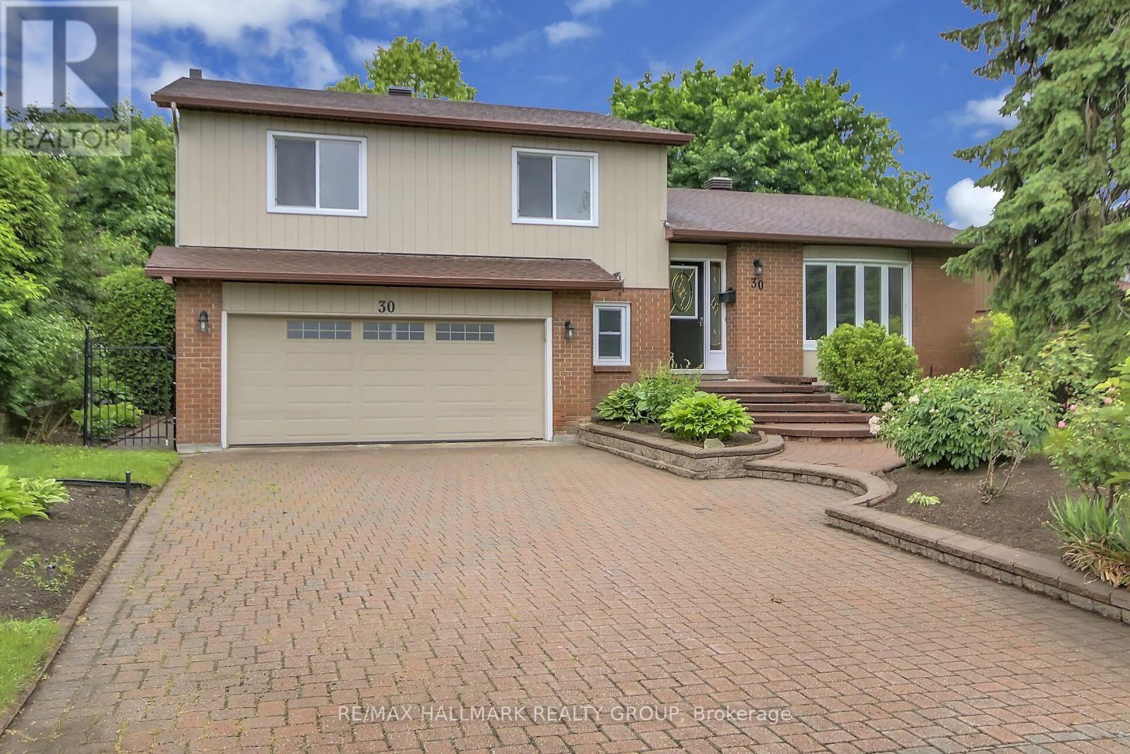 30 BRODEUR CRESCENT, Ottawa, Ontario