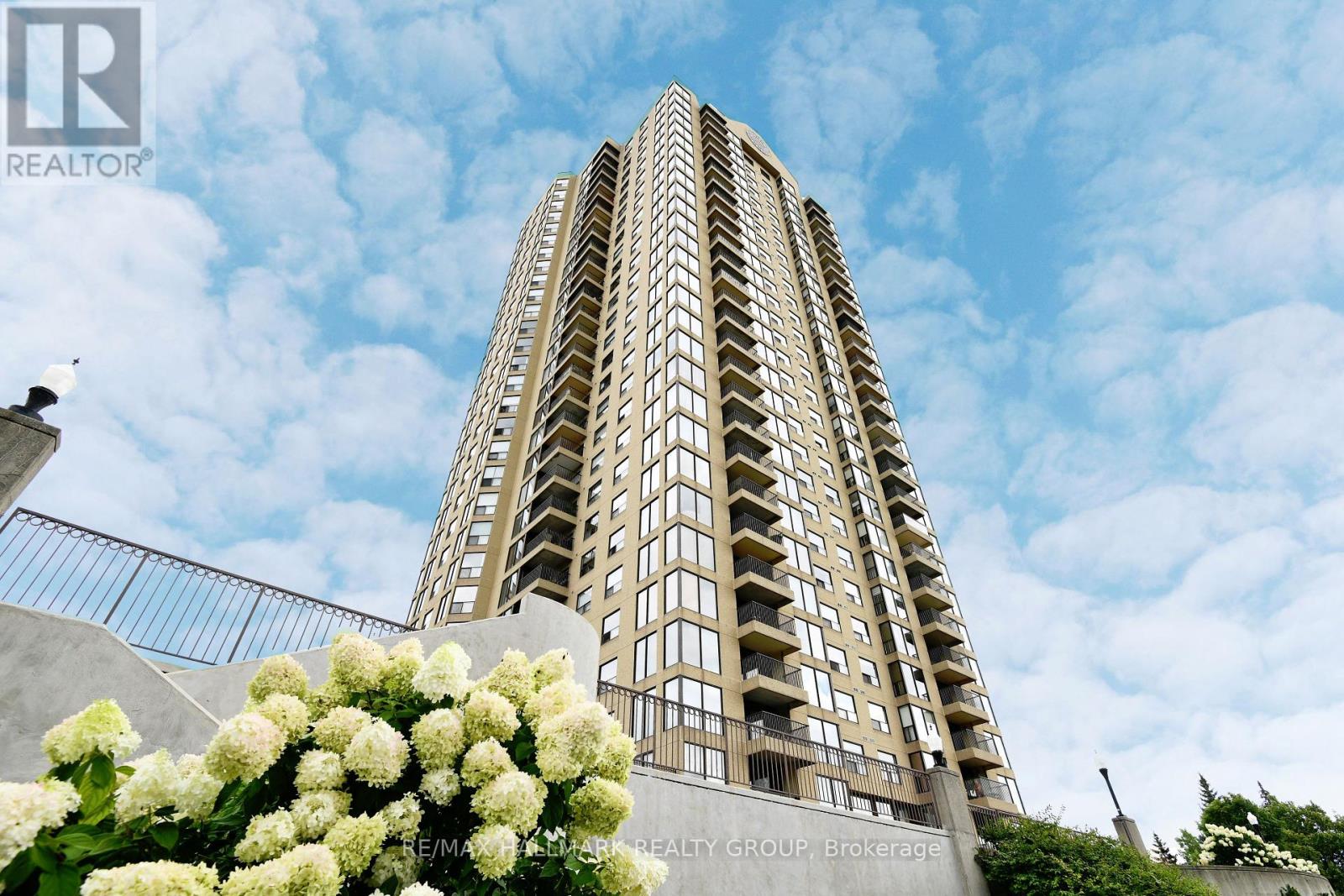 503 - 545 ST LAURENT BOULEVARD, Ottawa, Ontario