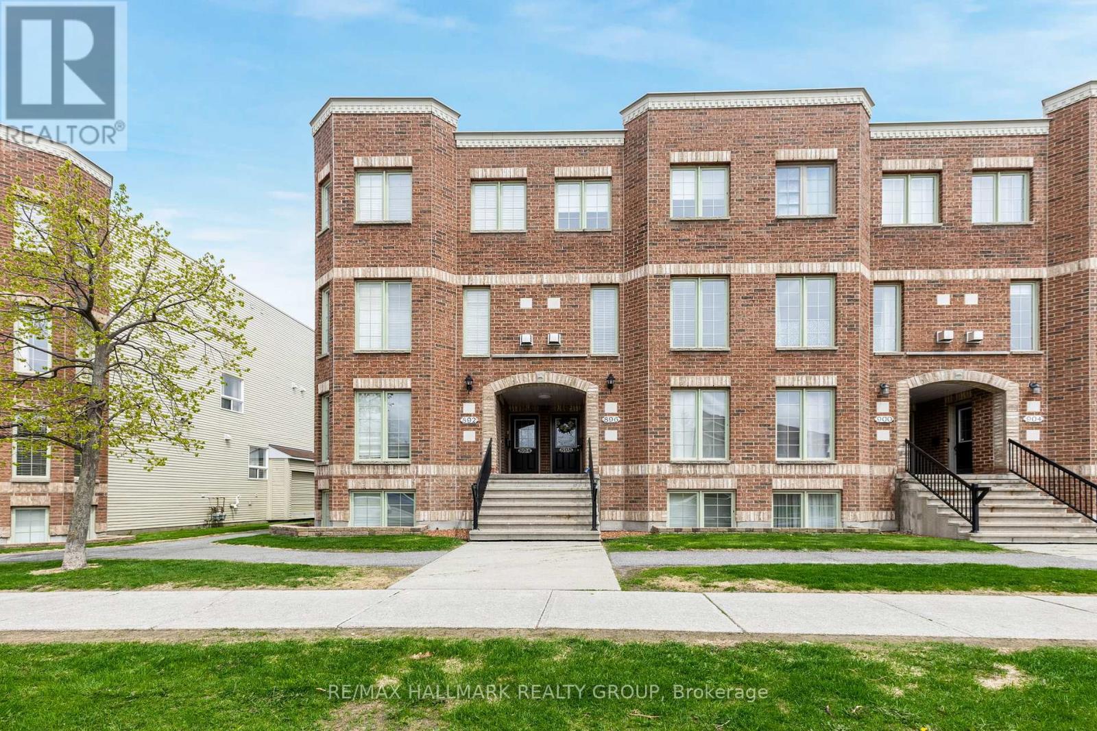 896 LONGFIELDS DRIVE, Ottawa, Ontario