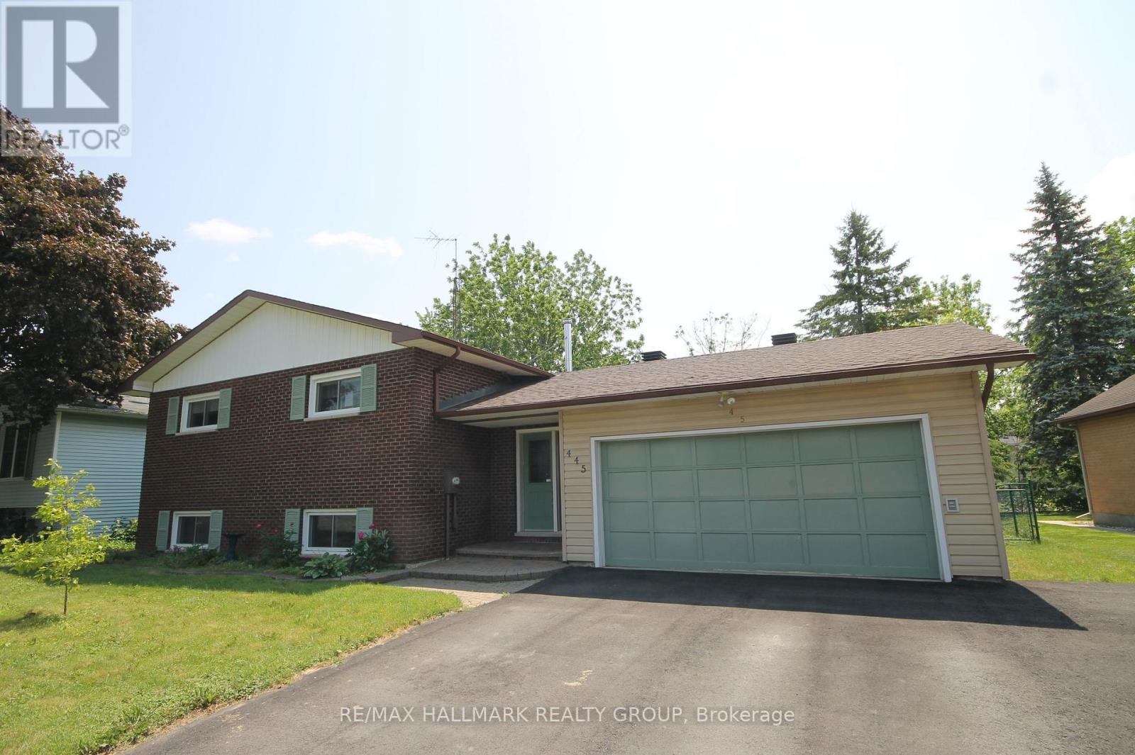 445 VICTORIA STREET, North Dundas, Ontario