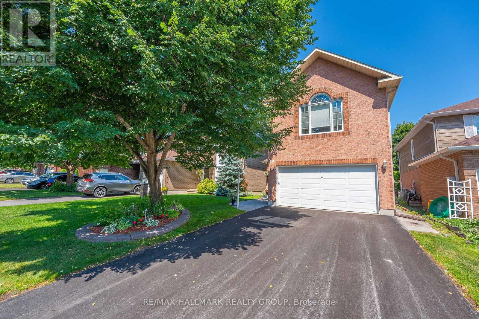 19 CASTLEFIELD AVENUE, Ottawa, Ontario
