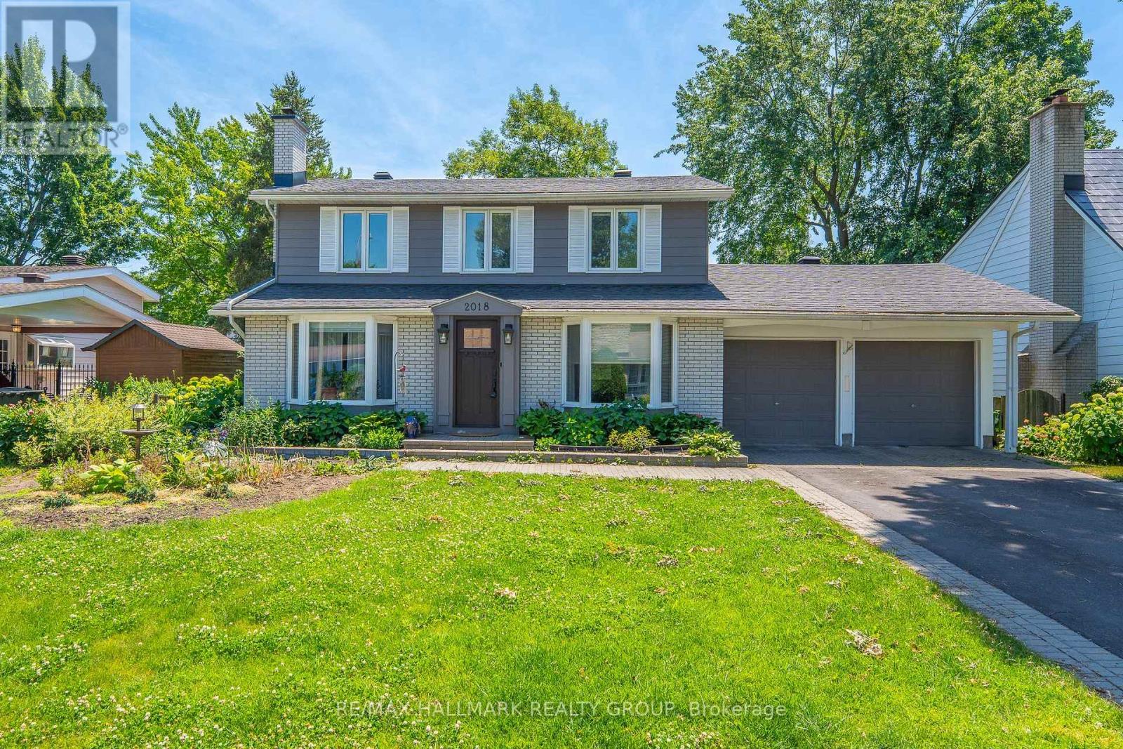 2018 WOODGLEN CRESCENT, Ottawa, Ontario