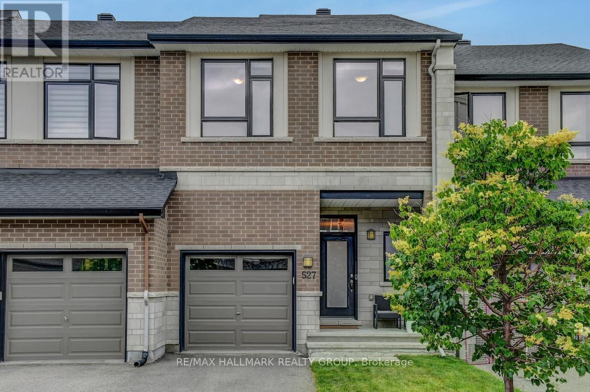 527 EARNSCLIFFE GROVE, Ottawa, Ontario