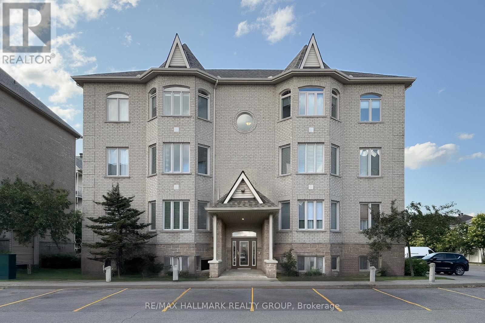 7 - 70 BRIARGATE PRIVATE, Ottawa, Ontario
