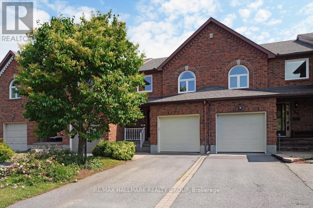 92 WATERTON CRESCENT, Ottawa, Ontario