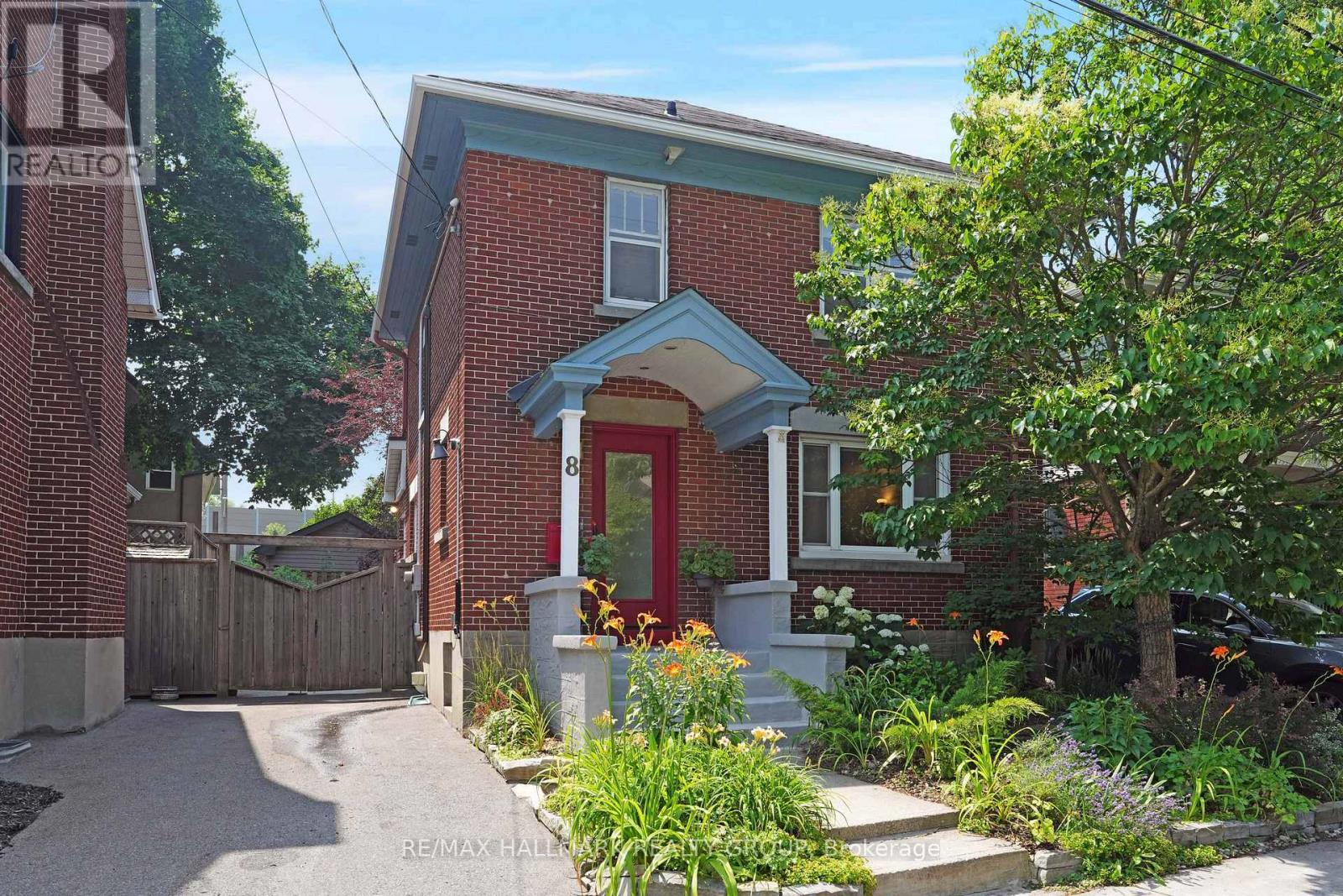 8 SIMS AVENUE, Ottawa, Ontario