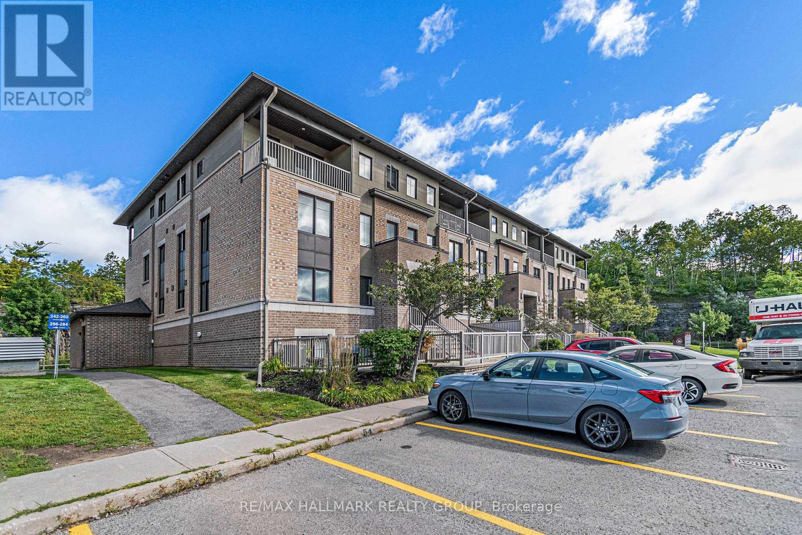 14 - 256 TITANIUM, Ottawa, Ontario