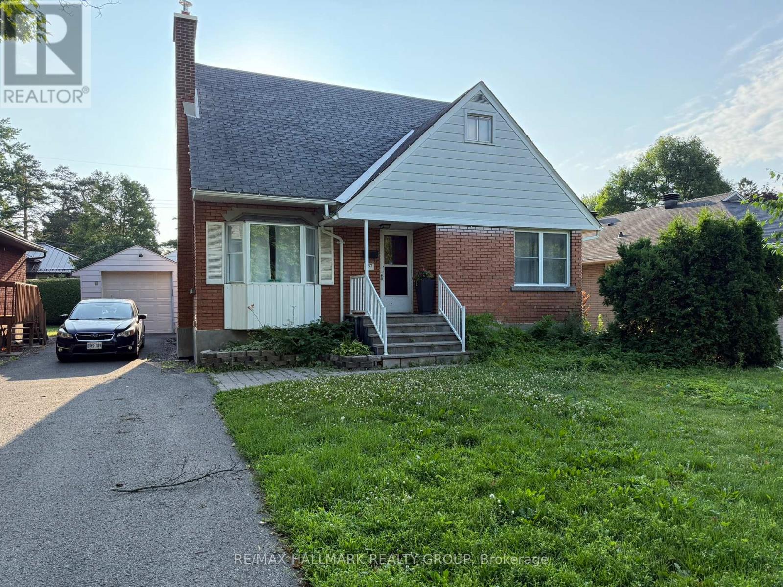 687 GAINSBOROUGH AVENUE, Ottawa, Ontario
