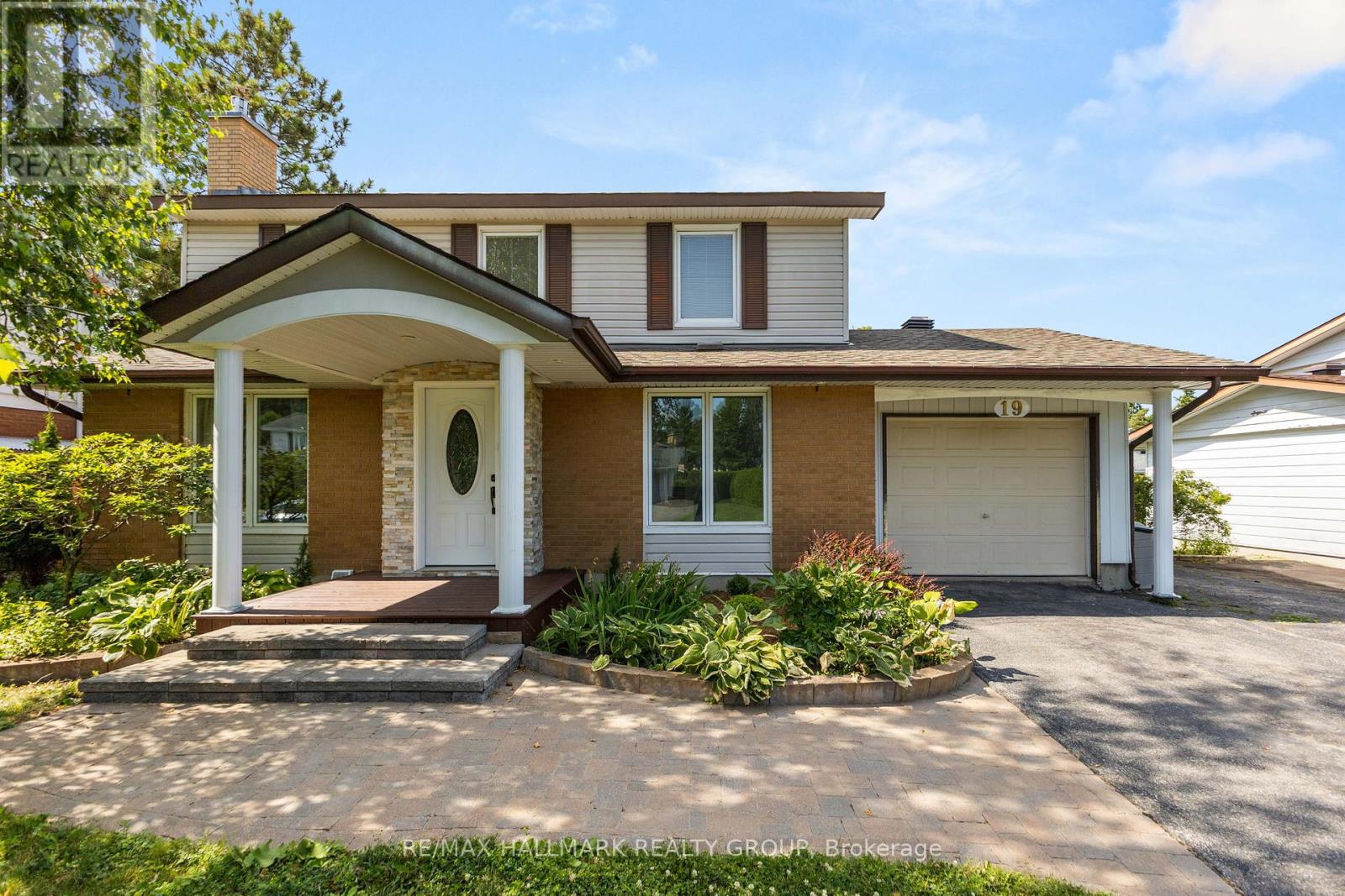 19 ROCKFIELD CRESCENT, Ottawa, Ontario
