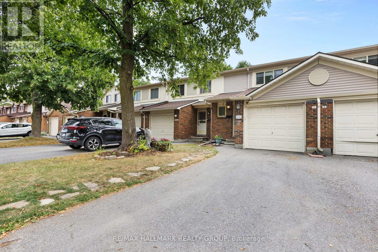 1598 HOSKINS CRESCENT, Ottawa, Ontario