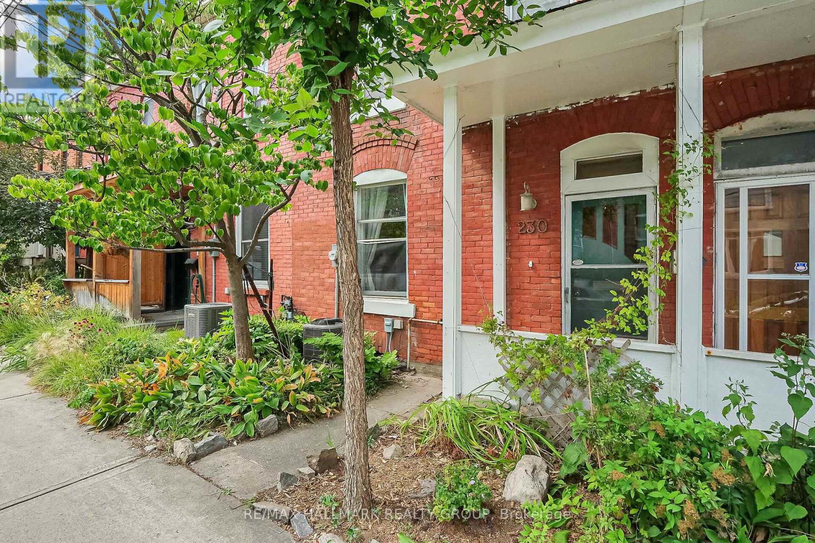 230 BOOTH STREET, Ottawa, Ontario