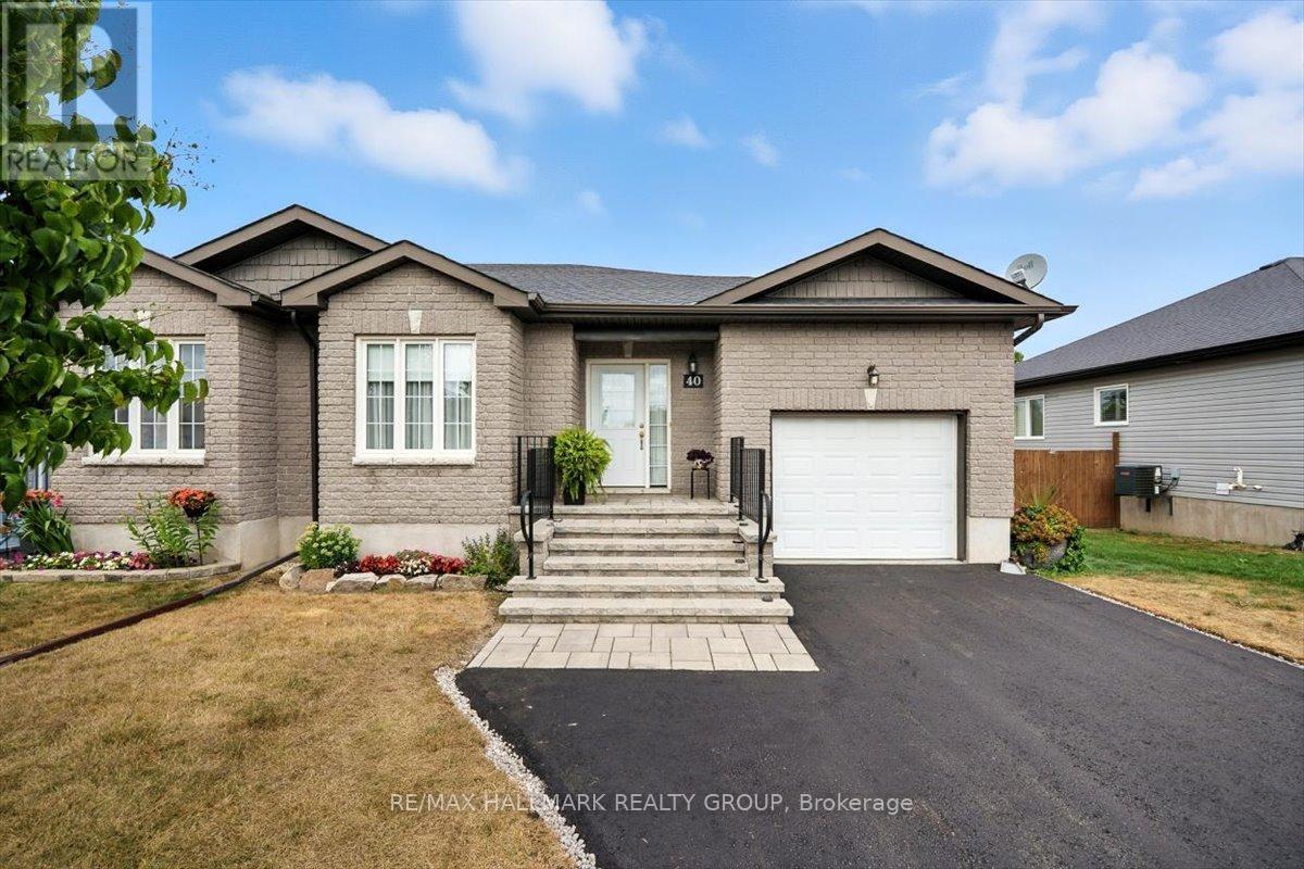 40 LEE AVENUE, Smiths Falls, Ontario