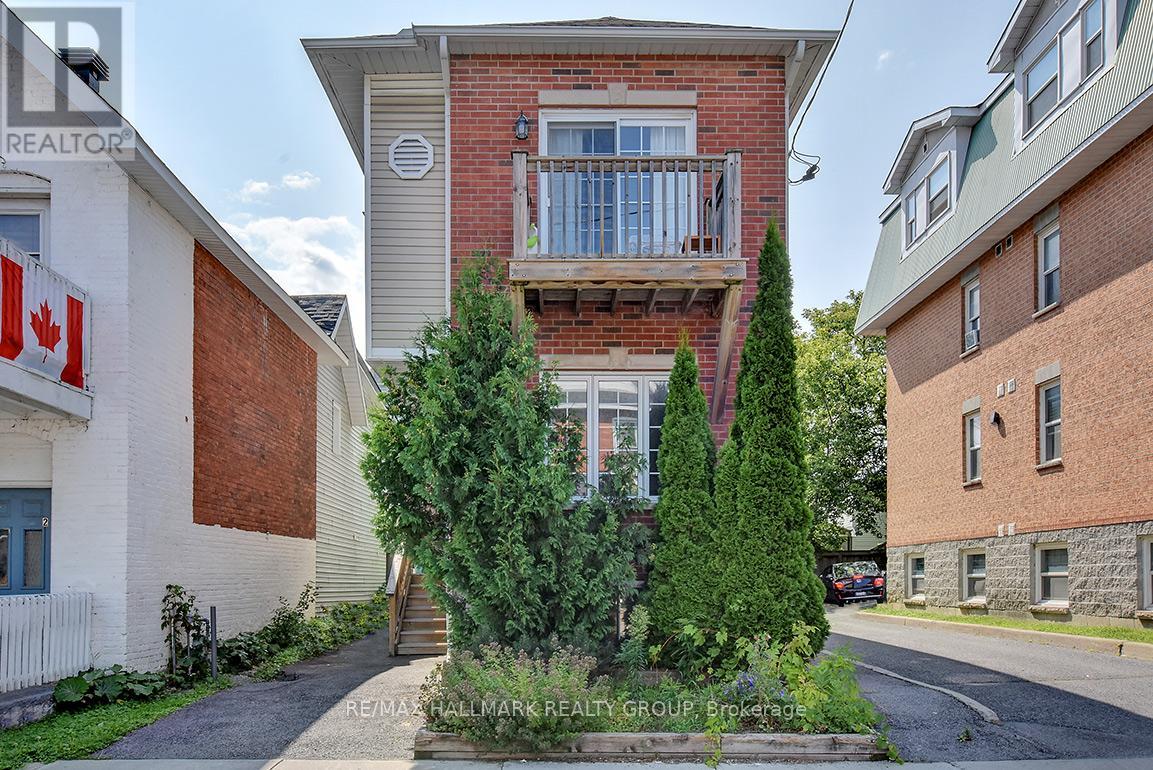 130A CARRUTHERS AVENUE, Ottawa, Ontario