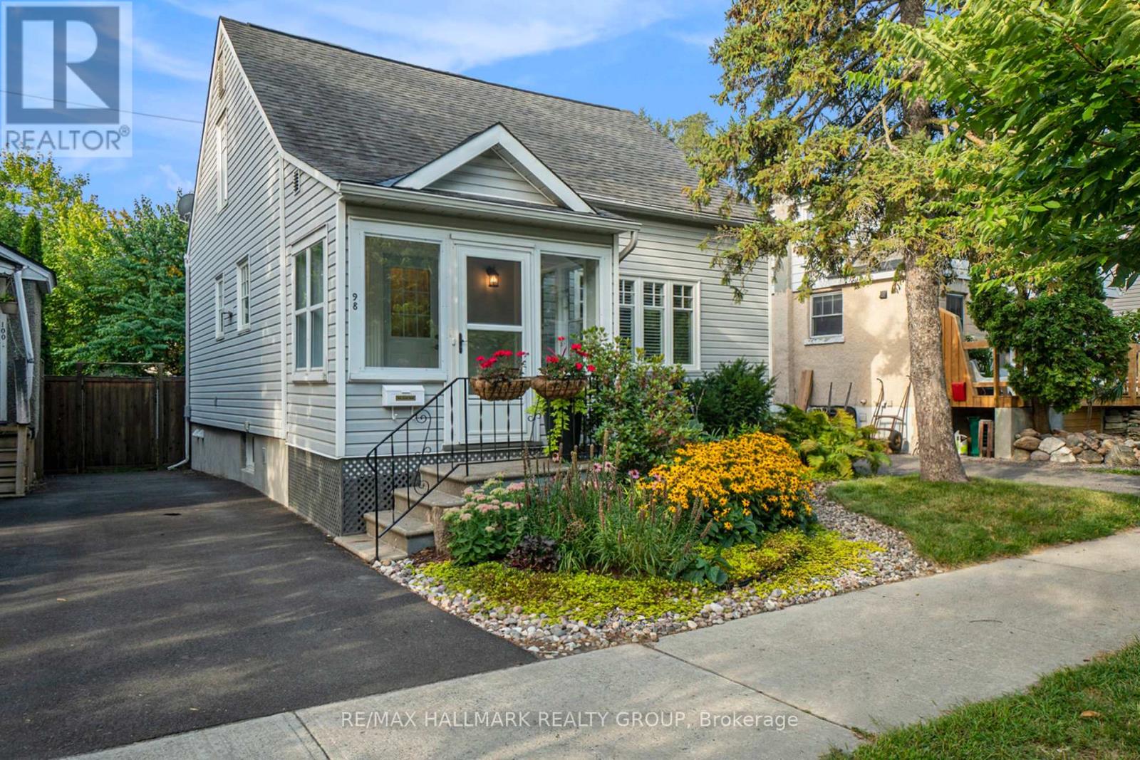 98 DAGMAR AVENUE, Ottawa, Ontario