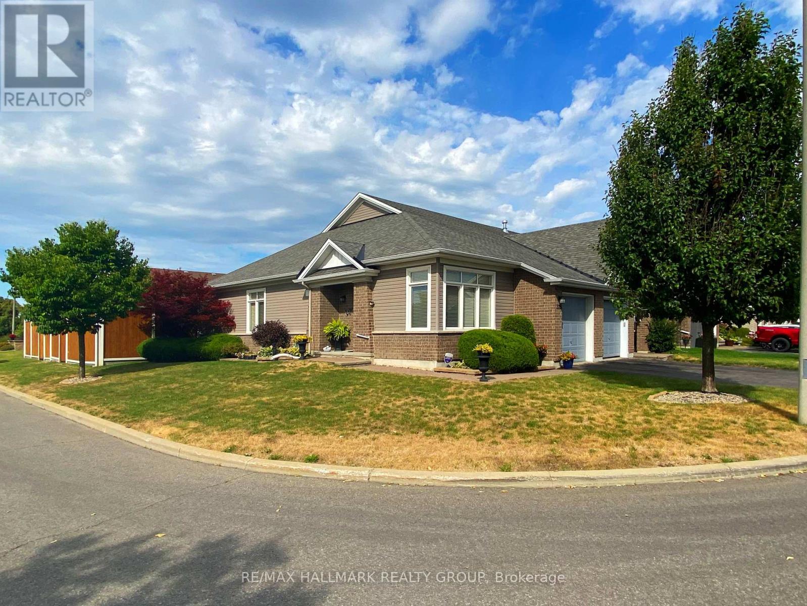 325 FARINCOURT CRESCENT, Ottawa, Ontario