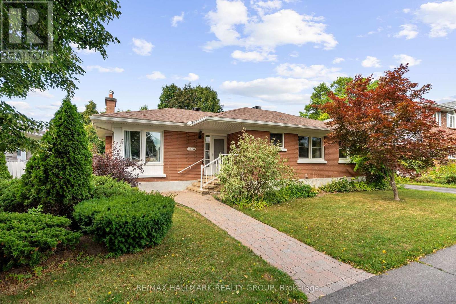 1986 SAUNDERSON DRIVE, Ottawa, Ontario