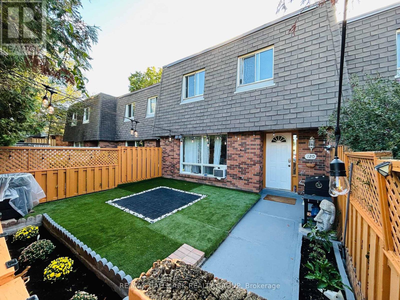 120 ROYALTON PRIVATE, Ottawa, Ontario
