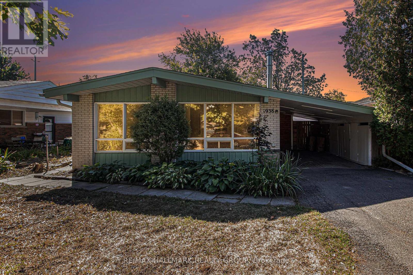 1938 FEATHERSTON DRIVE, Ottawa, Ontario