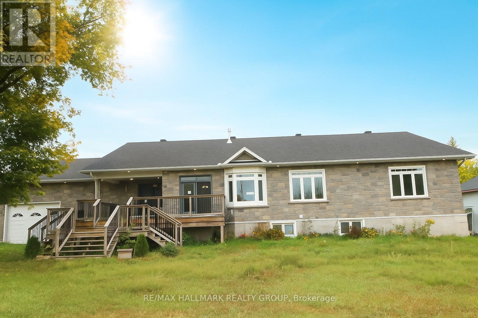 4 MINEVIEW ROAD, Whitewater Region, Ontario