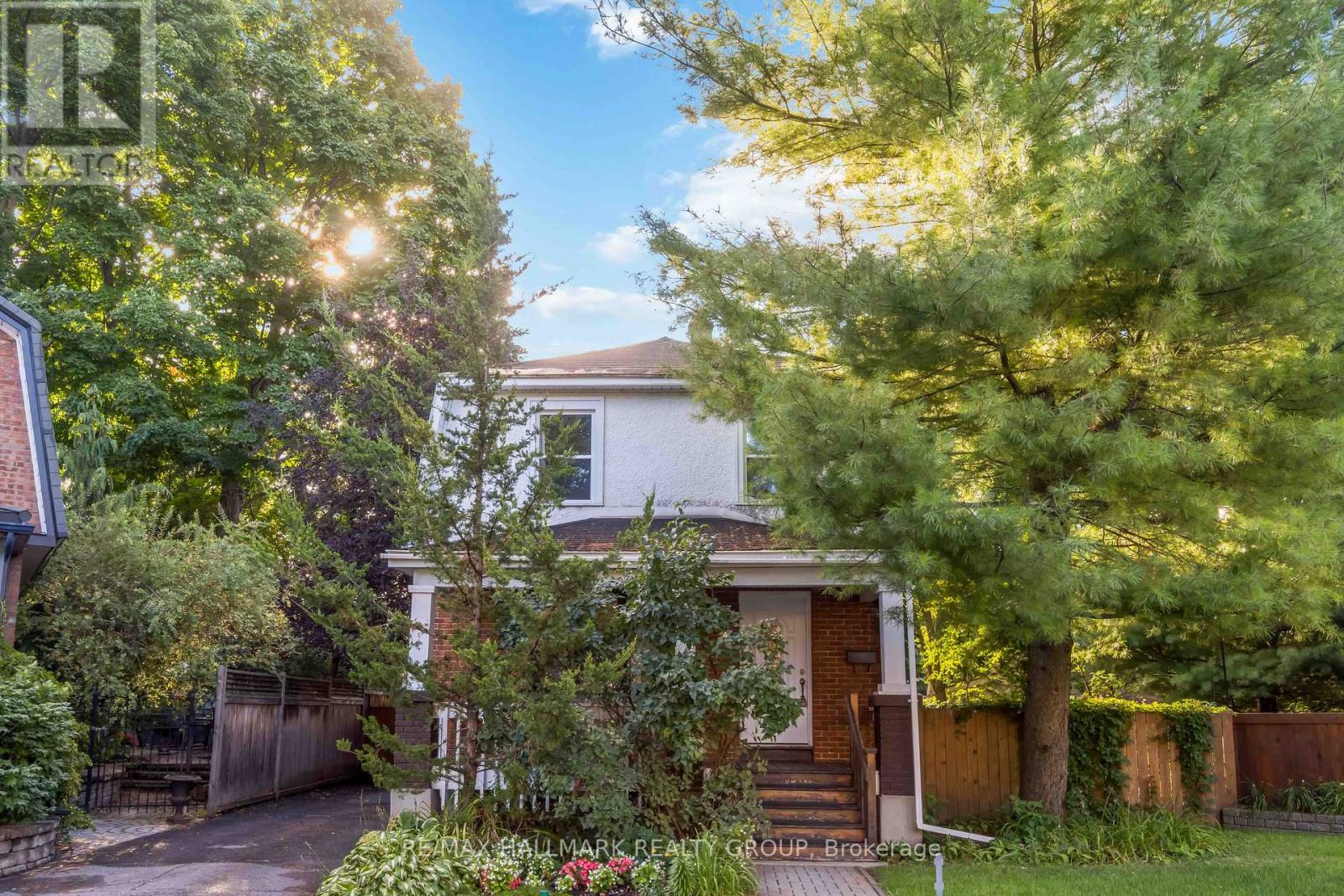 3 ASHBURY PLACE, Ottawa, Ontario