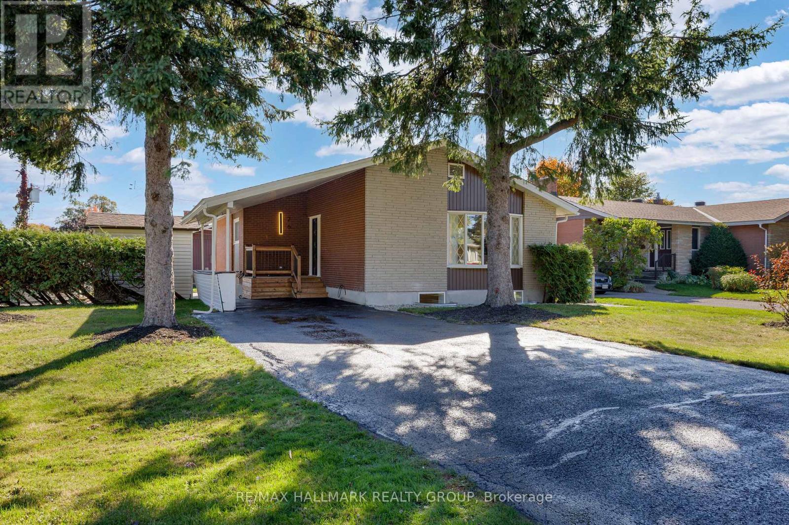 26 SPRING GARDEN AVENUE, Ottawa, Ontario