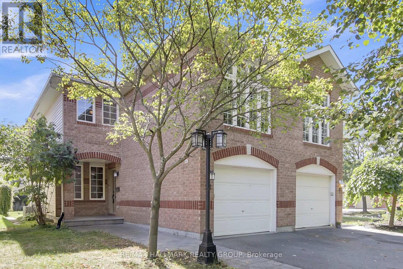 4 SAFFRON COURT, Ottawa, Ontario