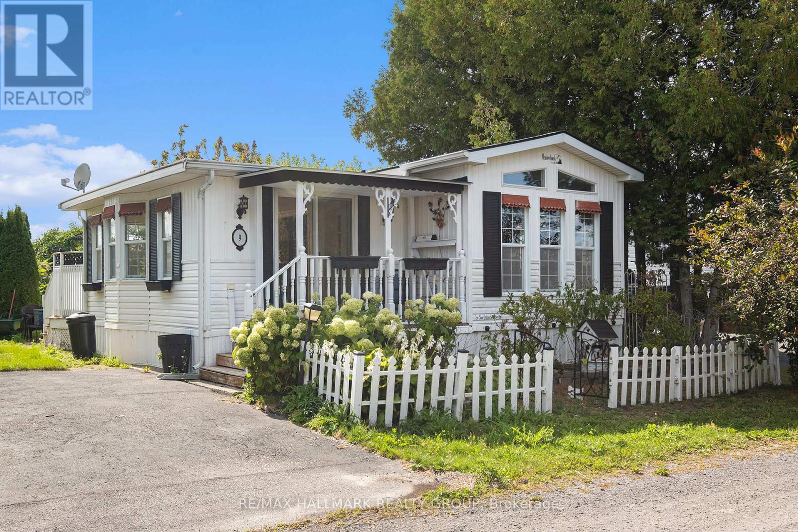 9 YVETTE PRIVATE, Ottawa, Ontario