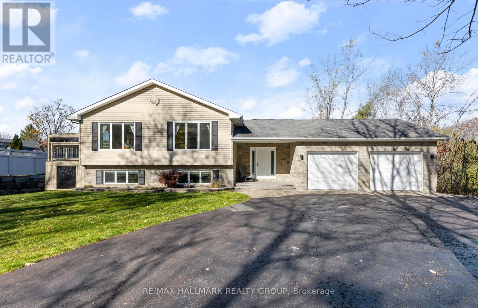 2605 PIERRETTE DRIVE, Ottawa, Ontario