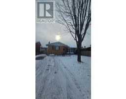 658 DAN AVENUE, Ottawa, Ontario